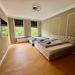 Weisse Villa, Historische Villa, Bremen Zentral, Hbf, Messe, Oevb Arena, Kostenloser Parkplatz דירה ברמן