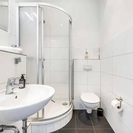 Weisse Villa, Historische Villa, Zentral, Hbf, Messe, Oevb Arena, Altstadt Апартаменты *
